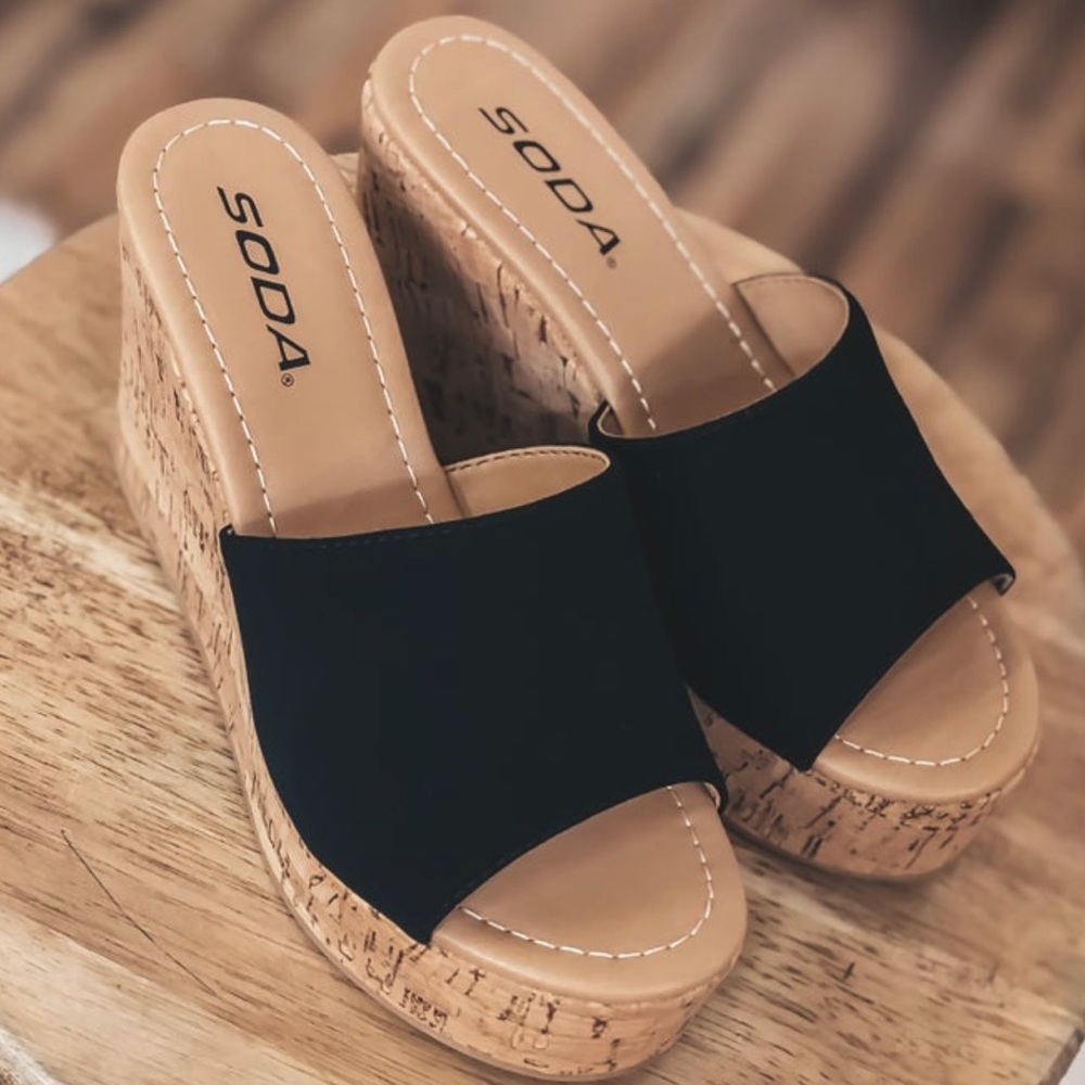 Soda Black Wedge - Size 8
